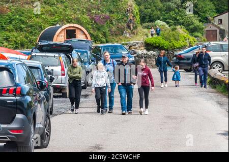 Lough Hyne, West Cork, Irlande. 5 juillet 2020. Malgré les vents forts, le populaire Lough Hyne était très occupé aujourd'hui avec des randonneurs et des nageurs qui font le maximum du soleil. Crédit : AG News/Alay Live News Banque D'Images