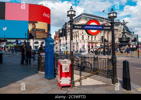 Piccadilly Circus, un site londonien de renommée mondiale Banque D'Images