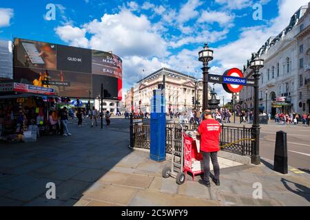 Piccadilly Circus, un site londonien de renommée mondiale Banque D'Images