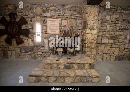 Pliska, Bulgarie. Intérieur avec des personnages de cire dans le musée Yard de l'alphabet cyrillique à Pliska. Banque D'Images