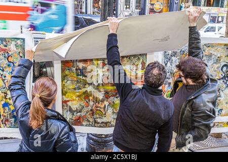 New York City,NYC NY Lower,Manhattan,SoHo,West Broadway,Street,trottoir,vendeurs,stall stands stand marché, art,peinture,roulant,toile non encadrée, Banque D'Images