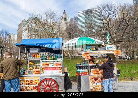 New York,New York City,NYC,Lower,Manhattan,Battery Park,Financial District,FiDi,Food,vendor vendeurs vendeurs,stall stands distributeurs marché Banque D'Images