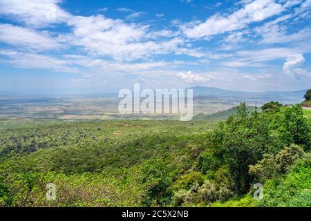 Vue sur la Grande Vallée du Rift depuis le chemin Kamandura-Mai Mahiu-Narok (B3), Kenya, Afrique de l'est Banque D'Images