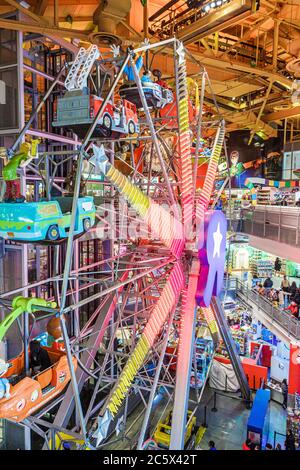New York, New York City, NY NYC, Manhattan, Midtown, Times Square, Toys R US, flagship store, chaîne, shopping shoppers magasin magasins marché Banque D'Images