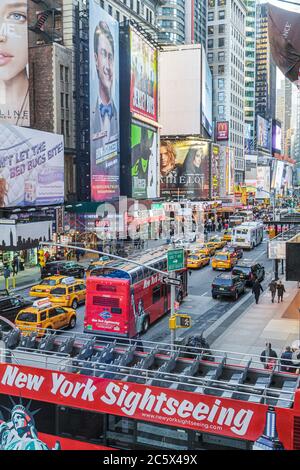 New York,New York City,NYC,Midtown,Manhattan,Times Square,Theatre District,Broadway,panneau lumineux,spectaculaires,publicité publicitaire,rue Banque D'Images