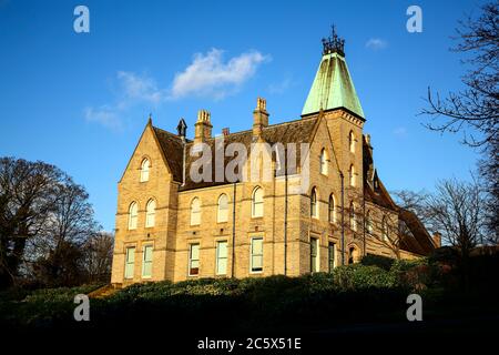 Musée Bagshaw dans le parc wilton kirklees batley West yorkshire construit par le propriétaire du moulin george cisaillé en 1875 dans le style gothique de renaissance Banque D'Images