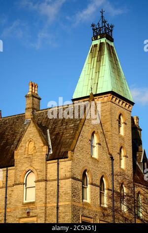 Musée Bagshaw dans le parc wilton kirklees batley West yorkshire construit par le propriétaire du moulin george cisaillé en 1875 dans le style gothique de renaissance Banque D'Images