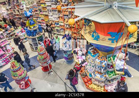 New York,New York City,NYC,Manhattan,Midtown,Times Square,Walt Disney Company,Disney Store,shopping shopper shoppers shopping shops marché marchés marché Banque D'Images