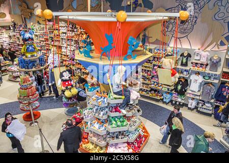 New York,New York City,NYC,Manhattan,Midtown,Times Square,Walt Disney Company,Disney Store,shopping shopper shoppers shopping shops marché marchés marché Banque D'Images