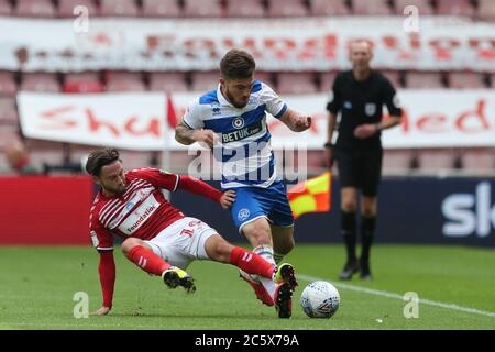 MIDDLESBROUGH, ANGLETERRE.Patrick Roberts de Middlesbrough en action avec Ryan Manning des Queens Park Rangers lors du match de championnat Sky Bet entre Middlesbrough et Queens Park Rangers au stade Riverside, Middlesbrough, le dimanche 5 juillet 2020. (Credit: Mark Fletcher | MI News) Credit: MI News & Sport /Alay Live News Banque D'Images