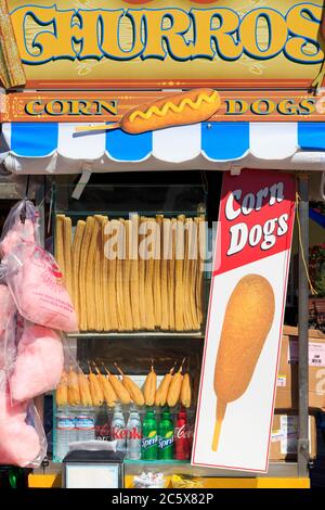 Marchand de churro sur Pier 39, Fisherman's Wharf, San Francisco, Californie, États-Unis Banque D'Images