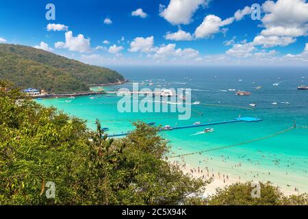 Vue panoramique aérienne de l'île de Koh LAN, Thaïlande en été Banque D'Images