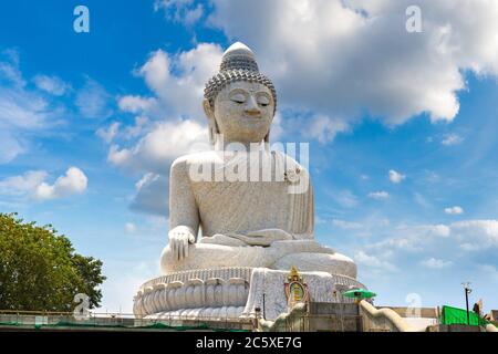 Statue de Bouddha sur Phuket en Thaïlande en été Banque D'Images
