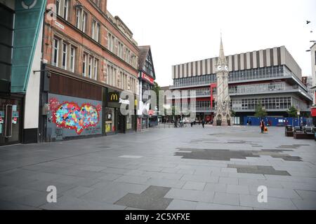 Leicester, Royaume-Uni. 04e juillet 2020. Le centre-ville est extrêmement calme le jour de cent trois de l'isolement et Leicester est devenu le premier quartier à être replacé en isolement verrouillé, tandis que la plupart du pays a eu un peu plus de détente des restrictions de coronavirus, y compris la possibilité d'aller dans les pubs, coiffeurs et barbiers. Crédit : Paul Marriott/Alay Live News Banque D'Images