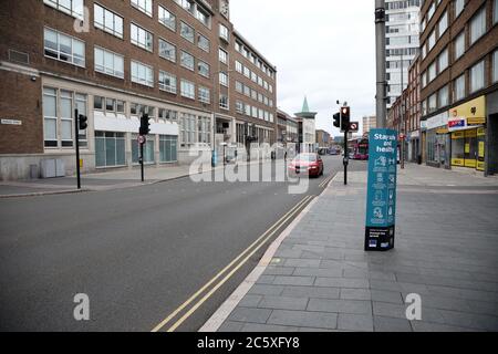 Leicester, Royaume-Uni. 04e juillet 2020. Le centre-ville est extrêmement calme le jour de cent trois de l'isolement et Leicester est devenu le premier quartier à être replacé en isolement verrouillé, tandis que la plupart du pays a eu un peu plus de détente des restrictions de coronavirus, y compris la possibilité d'aller dans les pubs, coiffeurs et barbiers. Crédit : Paul Marriott/Alay Live News Banque D'Images