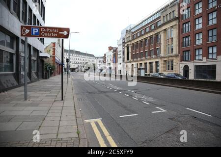 Leicester, Royaume-Uni. 04e juillet 2020. Le centre-ville est extrêmement calme le jour de cent trois de l'isolement et Leicester est devenu le premier quartier à être replacé en isolement verrouillé, tandis que la plupart du pays a eu un peu plus de détente des restrictions de coronavirus, y compris la possibilité d'aller dans les pubs, coiffeurs et barbiers. Crédit : Paul Marriott/Alay Live News Banque D'Images