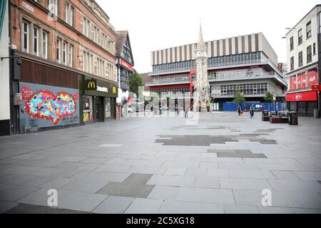 Leicester, Royaume-Uni. 04e juillet 2020. Le centre-ville est extrêmement calme le jour de cent trois de l'isolement et Leicester est devenu le premier quartier à être replacé en isolement verrouillé, tandis que la plupart du pays a eu un peu plus de détente des restrictions de coronavirus, y compris la possibilité d'aller dans les pubs, coiffeurs et barbiers. Crédit : Paul Marriott/Alay Live News Banque D'Images