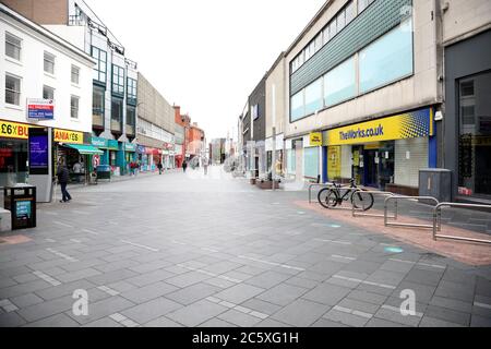 Leicester, Royaume-Uni. 04e juillet 2020. Le centre-ville est extrêmement calme le jour de cent trois de l'isolement et Leicester est devenu le premier quartier à être replacé en isolement verrouillé, tandis que la plupart du pays a eu un peu plus de détente des restrictions de coronavirus, y compris la possibilité d'aller dans les pubs, coiffeurs et barbiers. Crédit : Paul Marriott/Alay Live News Banque D'Images