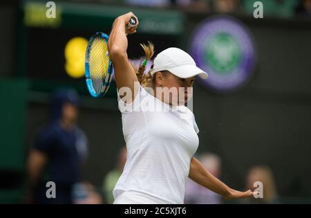 Yulia Putintsevia, du Kazakhstan, en action lors de la première partie du tournoi de tennis Grand Chelem des Championnats de Wimbledon 2019 Banque D'Images