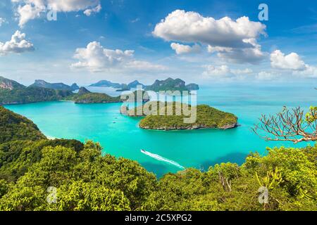 Vue panoramique aérienne du parc national de Mu Ko Ang Thong, Thaïlande en été Banque D'Images