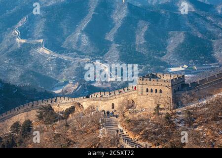 Beijing, Chine - janvier 14 2020: Le Grand mur de Chine à Badaling construit dans la dynastie Ming, c'est la section la plus populaire pour le tourisme par millions de personnes chaque année Banque D'Images
