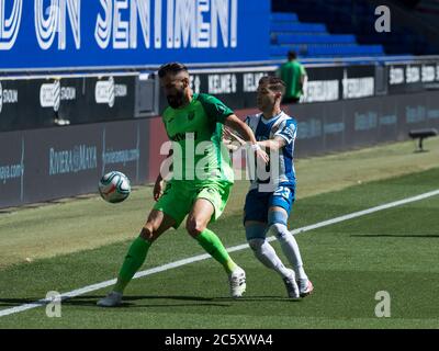 Barcelone, Espagne. 5 juillet 2020. Adrian Embarba (R) du RCD Espanyol rivalise avec Dimitri Siovas de Leganes lors d'un match de football de la ligue espagnole entre le RCD Espanyol et Leganes à Barcelone, Espagne, le 5 juillet 2020. Crédit : Joan Gosa/Xinhua/Alay Live News Banque D'Images