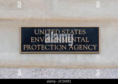 Washington, D.C., USA - juillet 05 2020: Panneau à l'entrée de l'Agence de protection de l'environnement des Etats-Unis à Washington. Banque D'Images