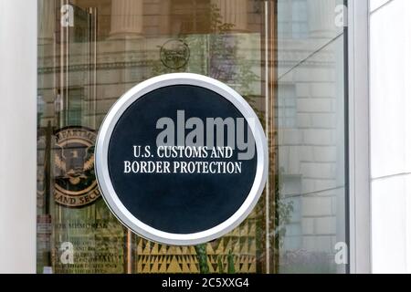 Signez à l'extérieur des bureaux du siège social de la douane et de la protection des frontières (CBP) des États-Unis à l'édifice Ronald Reagan à Washington. Banque D'Images