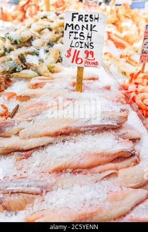 Loins de lotte frais sur glace à vendre au marché de Pike place à Seattle, Washington Banque D'Images