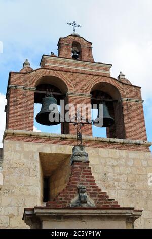 La vue sur le beffroi du Convento de la Orden de los Predicadores à Saint-Domingue, République dominicaine Banque D'Images