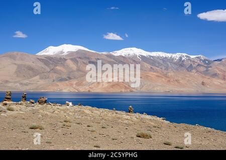 Vue sur le lac TSO Moriri, Leh District, Inde. Banque D'Images