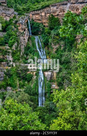 Cascades du monastère de Sant Miquel del Fai, Catalogne, Espagne Banque D'Images