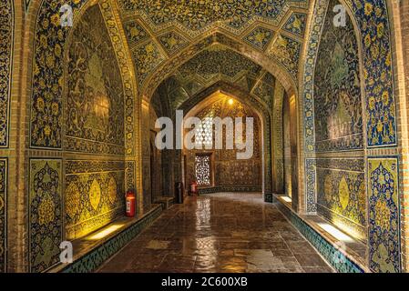 Couloir, mosquée Sheikh Lotfollah à la place Naqsh-e Jahan, Isfahan, Iran Banque D'Images