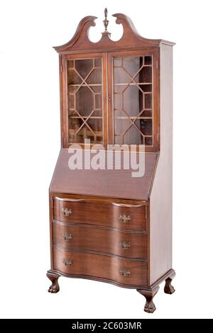 Armoire européenne antique avec tiroirs sur fond blanc. 19e siècle Banque D'Images