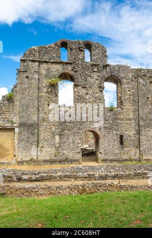 Les ruines du château de Wolvesey, le vieux palais de l'évêque datant du XIIe siècle à Winchester, Hampshire, Royaume-Uni Banque D'Images