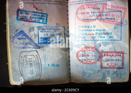 Timbres d'immigration en passeport américain bien utilisé de Chine, de Thaïlande et d'Australie Banque D'Images