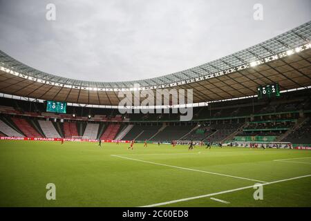 Ville de Berlin, Allemagne. 04e juillet 2020. Firo, football, finale de coupe: Saison 2019/2020, 04.07.2020 DFB-Pokal final des hommes Bayer Leverkusen - FC Bayern Mvºnchen, Muenchen. Stade olympique, Ergo, panneau publicitaire, finale fantôme, sans spectateurs crédit: Jvºrgen Fromme/firosportphoto/POOL pour les buts journalistiques seulement! Uniquement pour usage éditorial ! Pour les buts journalistiques seulement! Uniquement pour usage éditorial ! | usage dans le monde entier/dpa/Alamy Live News Banque D'Images