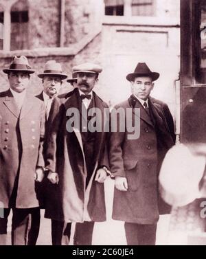 Bartolomeo Vanzetti (à gauche) et Nicola Sacco (à droite) pendant leur emprisonnement. années 1920 Banque D'Images