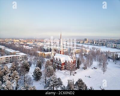 Vue aérienne de l'église évangélique luthérienne de Joensuu, Finlande. Banque D'Images