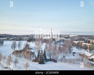 Vue aérienne de l'église évangélique luthérienne de Joensuu, Finlande. Banque D'Images