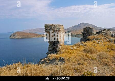 Ancien château en pierre vestiges sur le côté ouest du château de Myrina, Lemnos ou île de Limnos, Grèce Banque D'Images