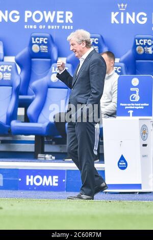 LEICESTER, ANGLETERRE - JUILLET 04 : Roy Hodgson, directeur du Crystal Palace, lors du match de la Premier League entre Leicester City et Crystal Palace au King Power Stadium, le 4 juillet 2020 à Leicester, Royaume-Uni. Les stades de football de toute l'Europe restent vides en raison de la pandémie du coronavirus, car les lois gouvernementales interdisant aux fans de prendre leurs distances à l'intérieur des lieux, ce qui entraîne le jeu de tous les présentoirs derrière des portes fermées. (Photo par MB Media) Banque D'Images