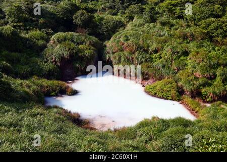 Lac Milk près du pont Jingshan près du Grassland Qingtiangang, Yangmingshan, Taïwan Banque D'Images