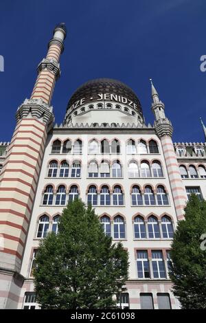 DRESDEN, ALLEMAGNE - 10 MAI 2018: Yenidze construit une ancienne usine de cigarettes à Dresde, Allemagne. L'ancien bâtiment industriel de style oriental était conve Banque D'Images