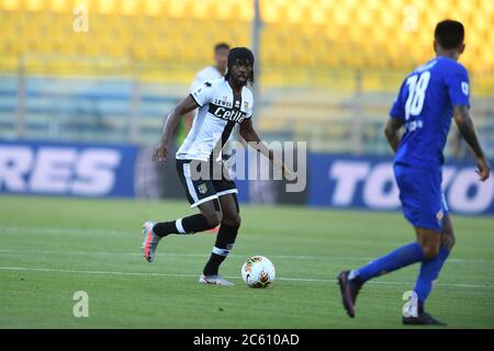 Gervinho Gervais Lombe Yao Kouassi (Parme) pendant le match italien 'erie A' entre Parme 1-2 Fiorentina au stade Ennio Tardini le 05 juillet 2020 à Parme, Italie. (Photo de Maurizio Borsari/AFLO) Banque D'Images