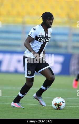 Gervinho Gervais Lombe Yao Kouassi (Parme) pendant le match italien 'erie A' entre Parme 1-2 Fiorentina au stade Ennio Tardini le 05 juillet 2020 à Parme, Italie. (Photo de Maurizio Borsari/AFLO) Banque D'Images