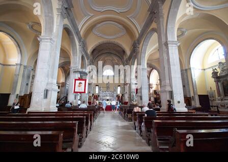 Rovinj, Croatie - 30 août 2007 : intérieur de l'église de Saint Euphemia, qui s'élève au centre de la vieille ville de Rovinj et est visible et se trouve à l'intérieur Banque D'Images