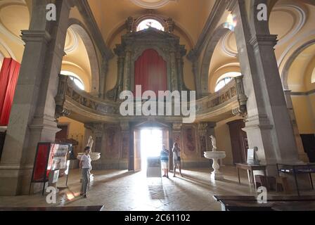 Rovinj, Croatie - 30 août 2007 : intérieur de l'église de Saint Euphemia, qui s'élève au centre de la vieille ville de Rovinj et est visible et se trouve à l'intérieur Banque D'Images