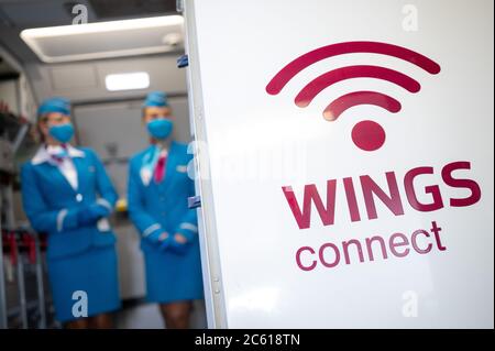 Stuttgart, Allemagne. 03ème juillet 2020. Le symbole du divertissement en vol Eurowings 'Wings Connect' est sur un avion. Credit: Sebastian Gollnow/dpa/Alay Live News Banque D'Images