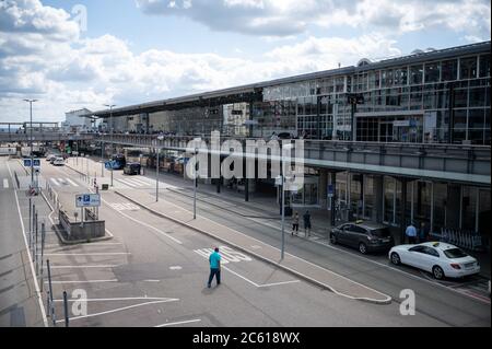 Stuttgart, Allemagne. 03ème juillet 2020. L'aéroport de Stuttgart. Credit: Sebastian Gollnow/dpa/Alay Live News Banque D'Images